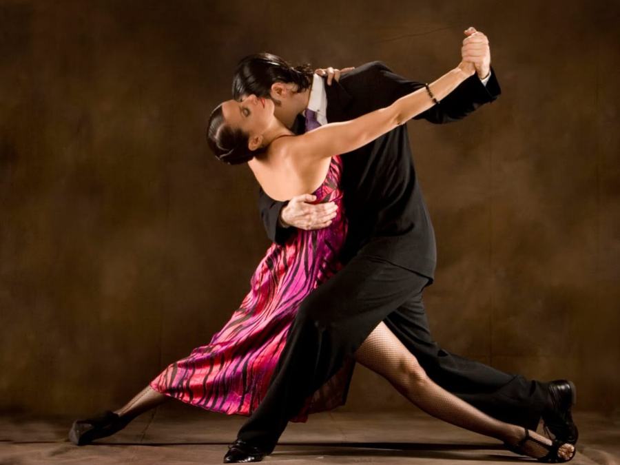 Pareja bailando tango